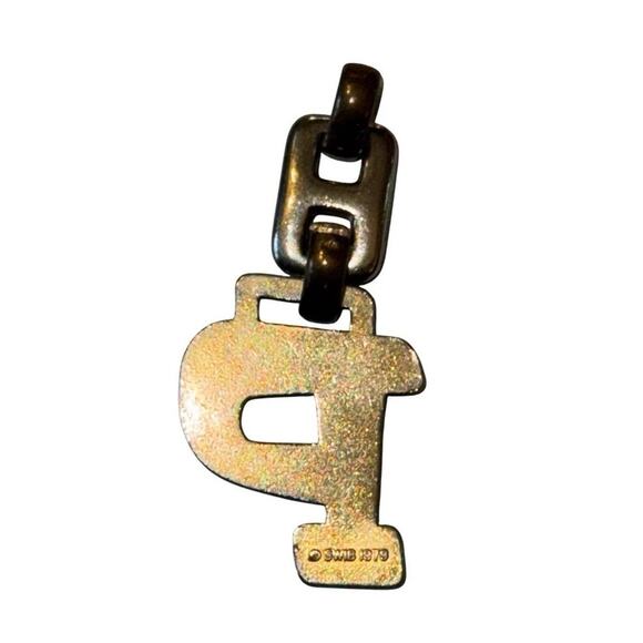 Vintage SWIB 1979 Letter P Charm Keychain Purdue Style Boilermakers Initial IN - Picture 2 of 4